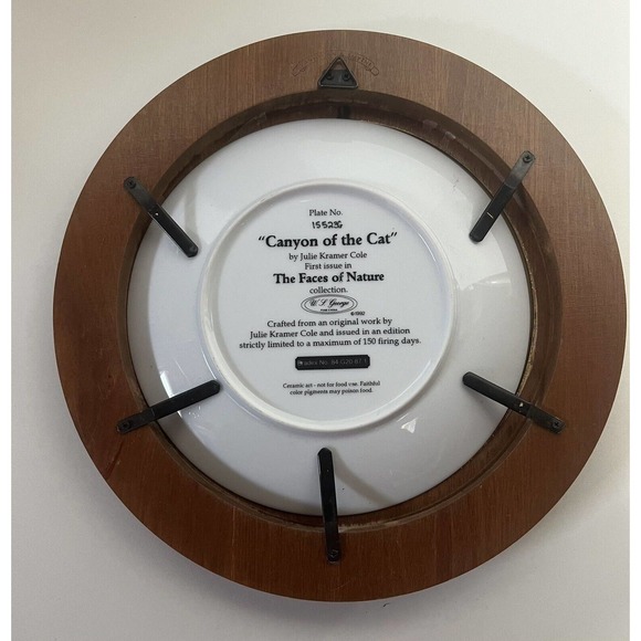 Canyon Of The Cat commemorative plate With Display - Picture 2 of 2
